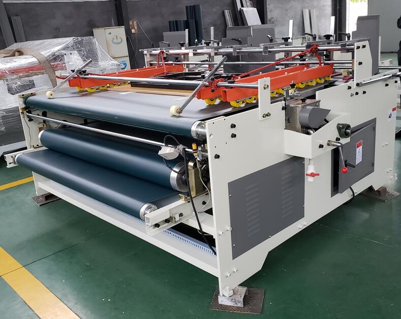  餐飲紙箱粘箱機